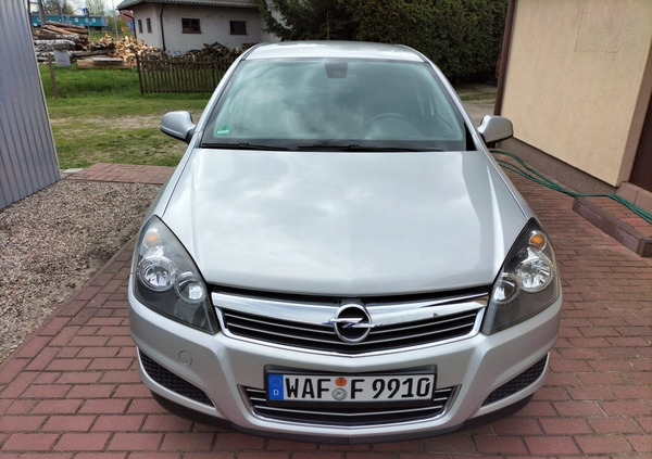 Opel Astra cena 17900 przebieg: 194000, rok produkcji 2010 z Czersk małe 172